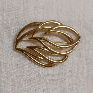 Vintage Monet Gold Tone Open Work Leaf Brooch Pin 2.5" Signed